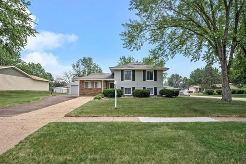 864 Whitney Dr, Apple Valley, MN 55124