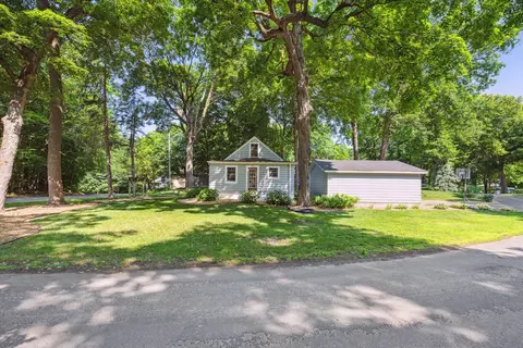 18860 Park Ave, Deephaven, MN 55391 photo 2