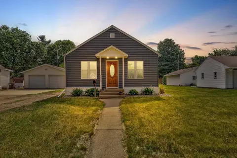 223 S Cedar St, Belle Plaine, MN 56011