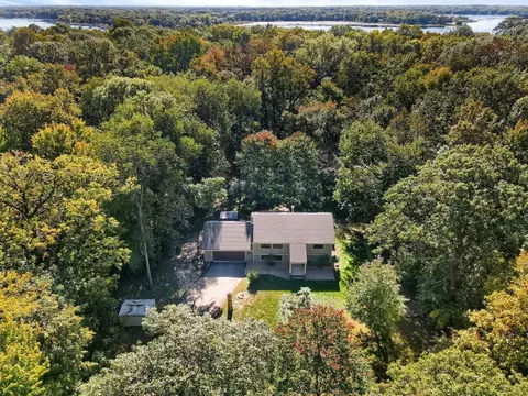 9359 Lake Blvd, Chisago City, MN 55013