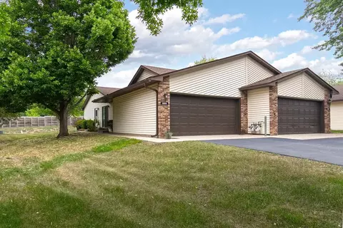 8689 134th St W, Apple Valley, MN 55124