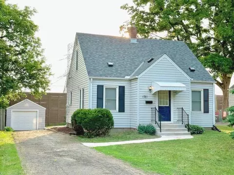 1781 Walnut St, Lauderdale, MN 55113