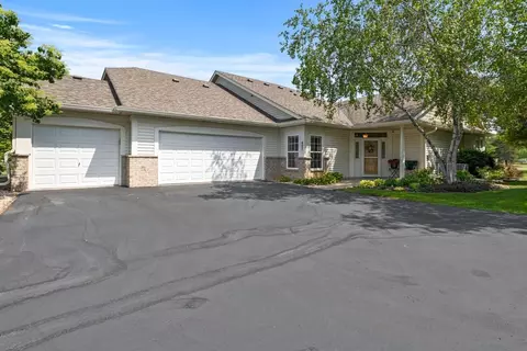 487 Holly Ln N, Oakdale, MN 55128