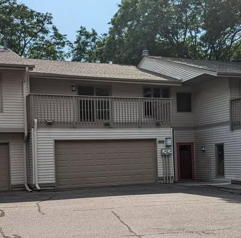 6326 Red Fox Ln, Edina, MN 55436