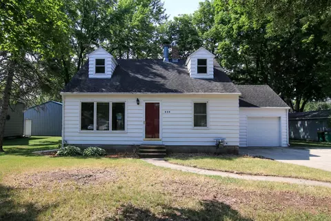 636 E 2nd St, Litchfield, MN 55355