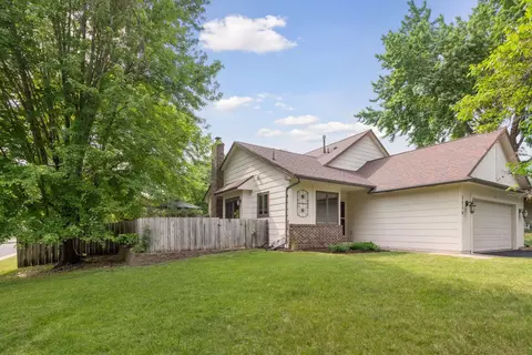 7270 Butterscotch Rd, Eden Prairie, MN 55346