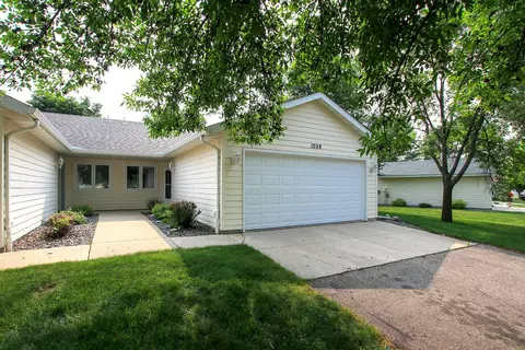 1058 Prairie View Dr SW, Hutchinson, MN 55350