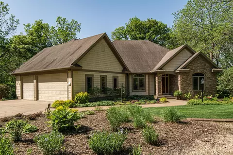 114 River Bluffs Ln NW, Rochester, MN 55901