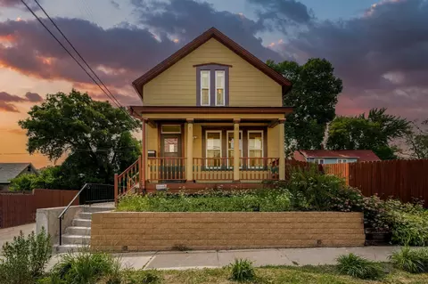 1067 Greenbrier St, Saint Paul, MN 55106