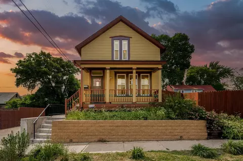 1067 Greenbrier St, Saint Paul, MN 55106