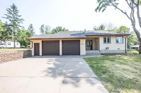 2582 Eldridge Ave E, North Saint Paul, MN 55109