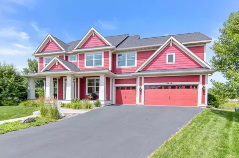 16523 E Lake Dr, Lakeville, MN 55044