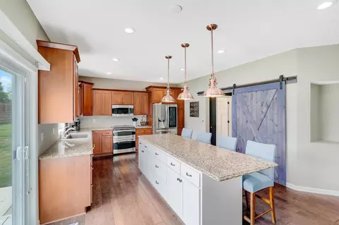 5303 Edgewater Dr, Savage, MN 55378