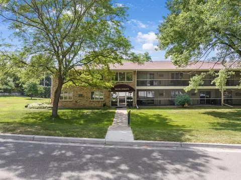5725 Blake Rd S #106, Edina, MN 55436