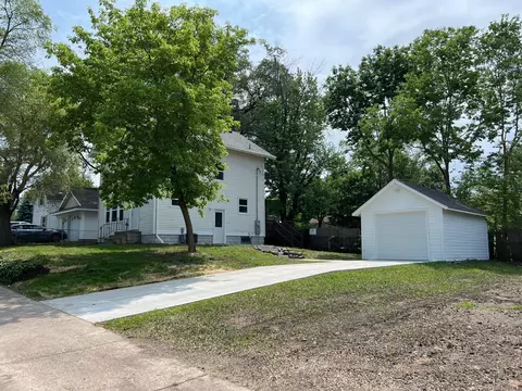 209 12th St NW, Faribault, MN 55021