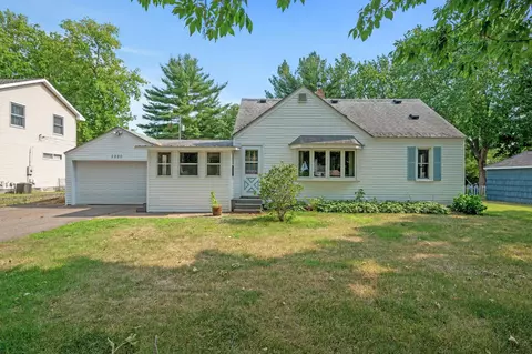 2280 Oakwood Dr, Mounds View, MN 55112
