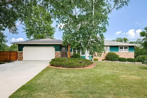1309 Honeysuckle Ln, Hastings, MN 55033