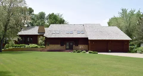 1800 Robin Hood Dr, Thief River Falls, MN 56701