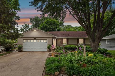 5121 Meadow Rdg, Edina, MN 55439
