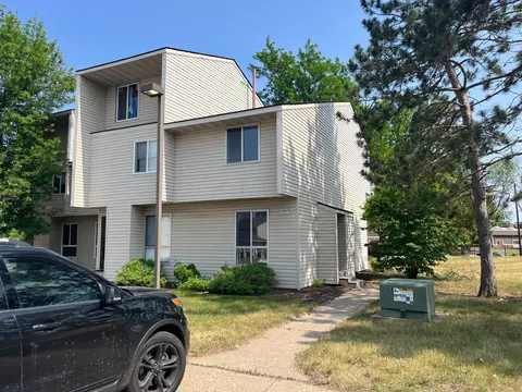 5524 Brookdale Dr N, Brooklyn Park, MN 55443