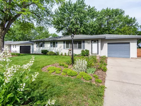 2069 Bluestone Ln, Eagan, MN 55122