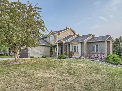7117 Taylor Dr, Savage, MN 55378