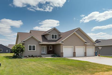 411 2nd St SE, Hayfield, MN 55940
