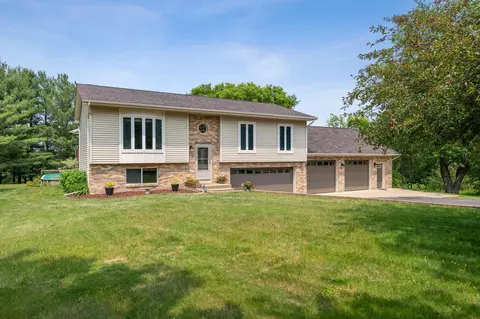 766 Holden Ln, Hudson, WI 54016