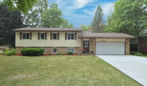 10260 Yorktown Ln N, Maple Grove, MN 55369