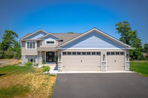 6032 Fuller Cir, Wyoming, MN 55092