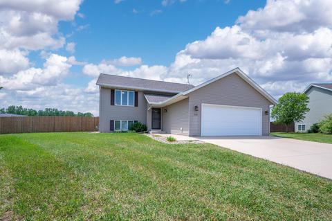 220 Grovebrook Cir, Mankato, MN 56001