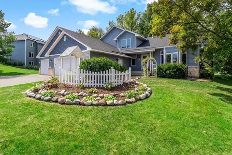 10064 Horseshoe Trl, Eden Prairie, MN 55347