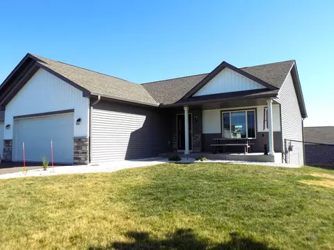 1075 Barnes Lake Dr, Norwood Young America, MN 55397