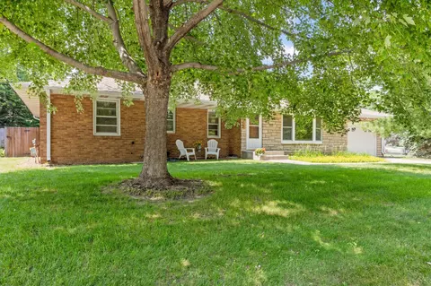 957 16th Ave N, South Saint Paul, MN 55075
