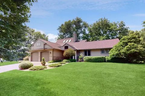 6820 Wooddale Ave S, Edina, MN 55435
