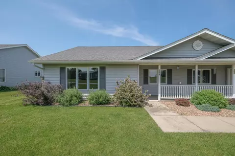 504 Hague Ave S, Hollandale, MN 56045
