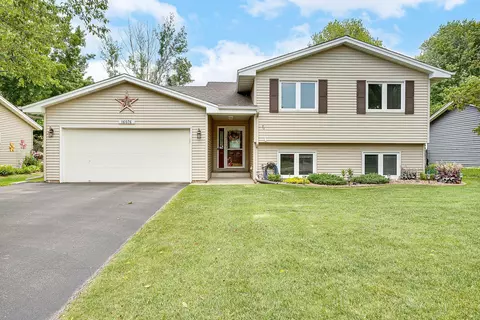 16076 Dodd Ln, Rosemount, MN 55068