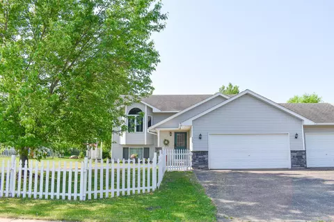 505 Horseshoe Ln, Braham, MN 55006