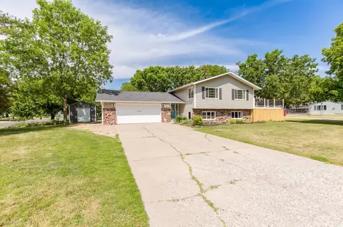 404 Columbus Ave S, New Prague, MN 56071