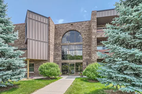 2200 Midland Grove Rd #103, Roseville, MN 55113