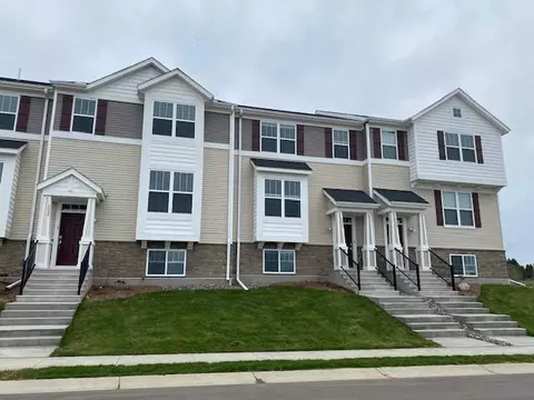 7546 38th St N, Oakdale, MN 55128