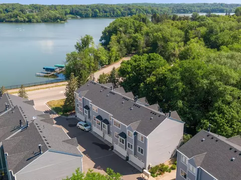 1555 W Wayzata Blvd #E, Long Lake, MN 55356