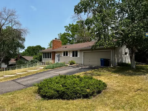 6025 Gardena Ln NE, Fridley, MN 55432