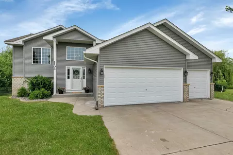 1104 Marsh View Ct, Braham, MN 55006