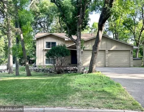 15041 Woodhill Trl, Eden Prairie, MN 55346