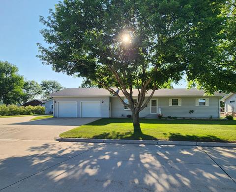 203 12th Ave NW, Pipestone, MN 56164