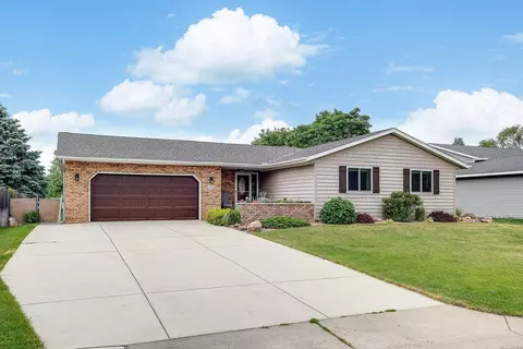 1410 21st St W, Hastings, MN 55033