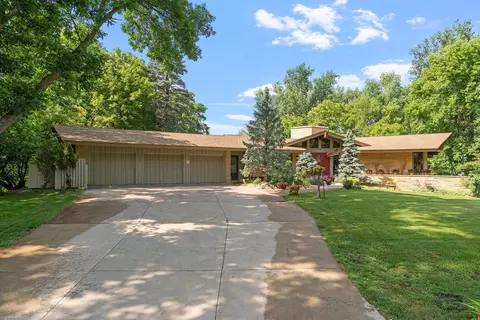 6800 Telemark Trl, Edina, MN 55436