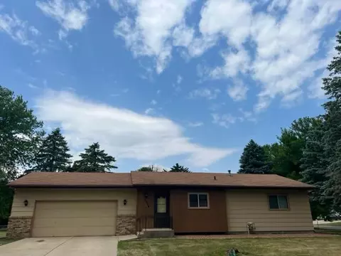 2054 NE Greenwood Dr, Owatonna, MN 55060