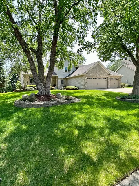 8874 Jody Cir S, Cottage Grove, MN 55016